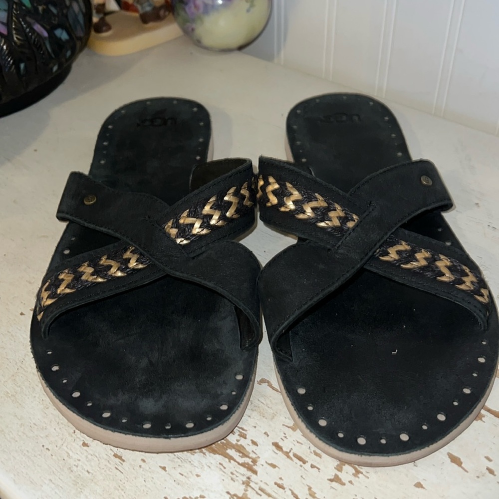 UGG Women’s Lexia Crisscross Strap Flat Sandals size 10